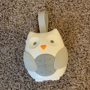 Skip hop travel noise machine